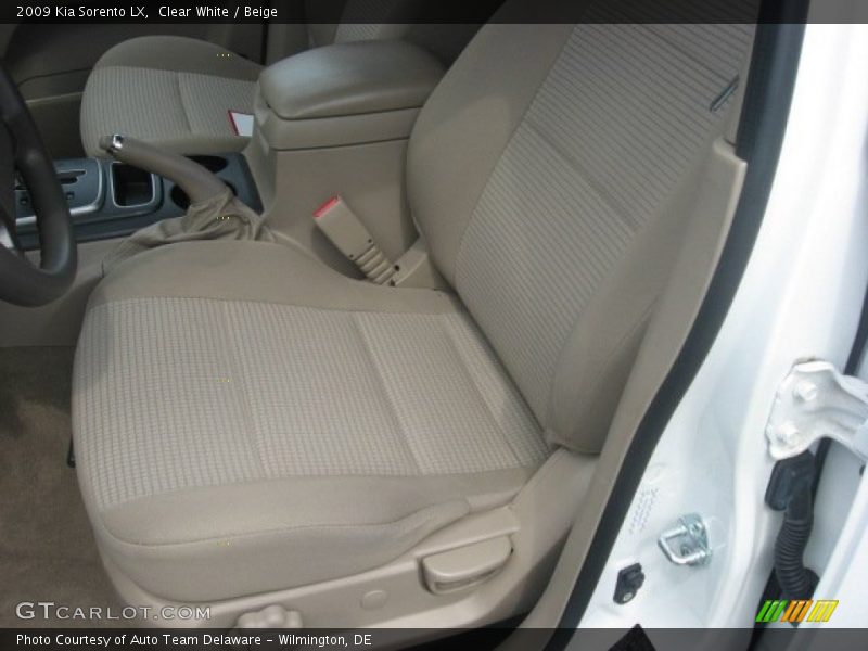 Clear White / Beige 2009 Kia Sorento LX