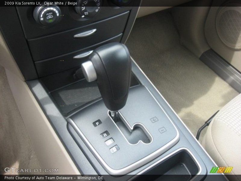 Clear White / Beige 2009 Kia Sorento LX
