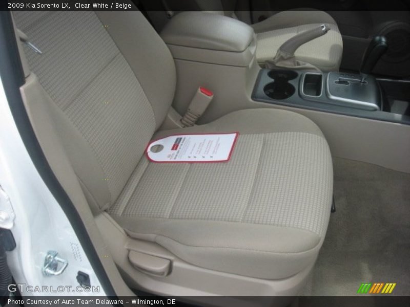 Clear White / Beige 2009 Kia Sorento LX