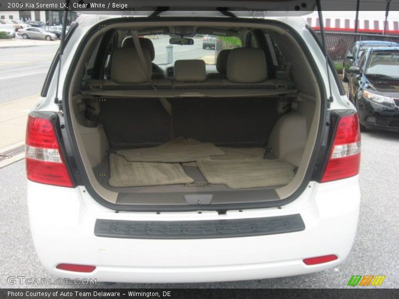 Clear White / Beige 2009 Kia Sorento LX