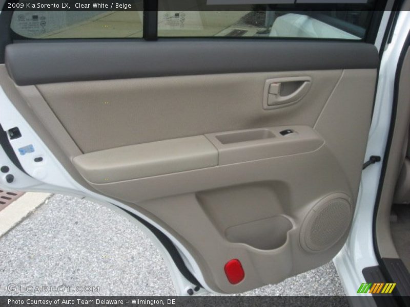 Clear White / Beige 2009 Kia Sorento LX