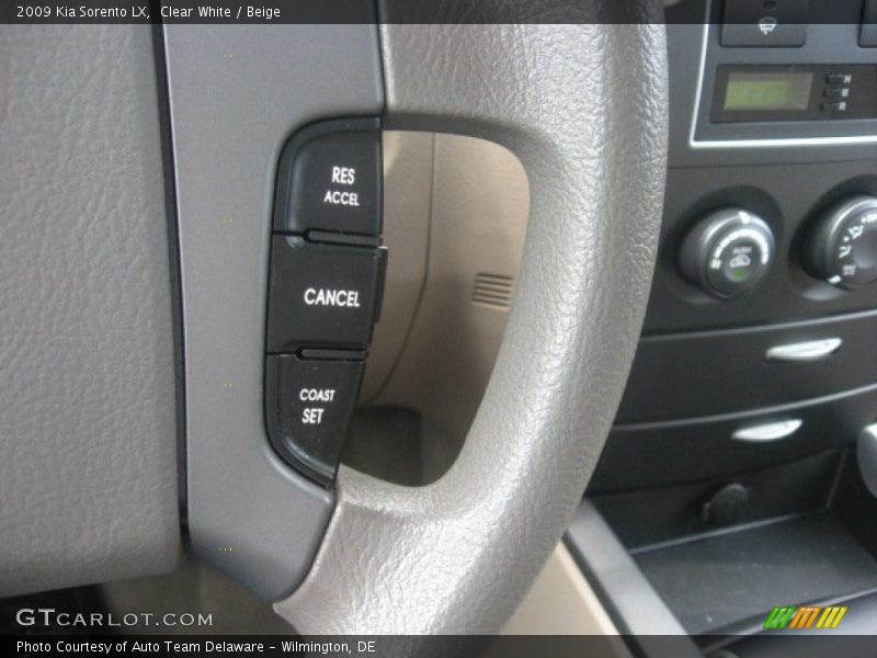 Clear White / Beige 2009 Kia Sorento LX