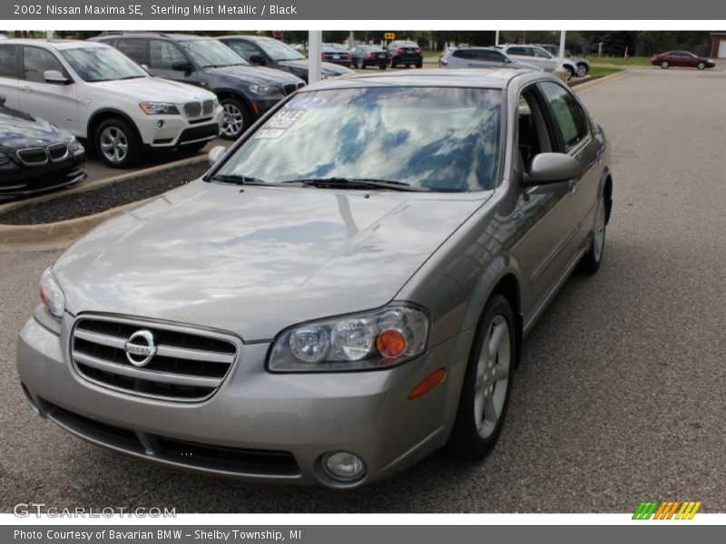 Front 3/4 View of 2002 Maxima SE