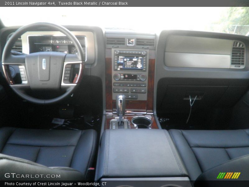 Tuxedo Black Metallic / Charcoal Black 2011 Lincoln Navigator 4x4
