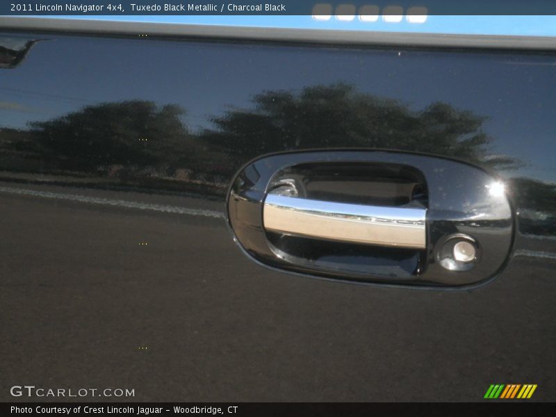 Tuxedo Black Metallic / Charcoal Black 2011 Lincoln Navigator 4x4