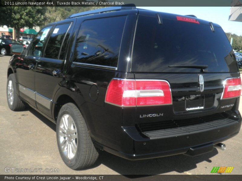 Tuxedo Black Metallic / Charcoal Black 2011 Lincoln Navigator 4x4