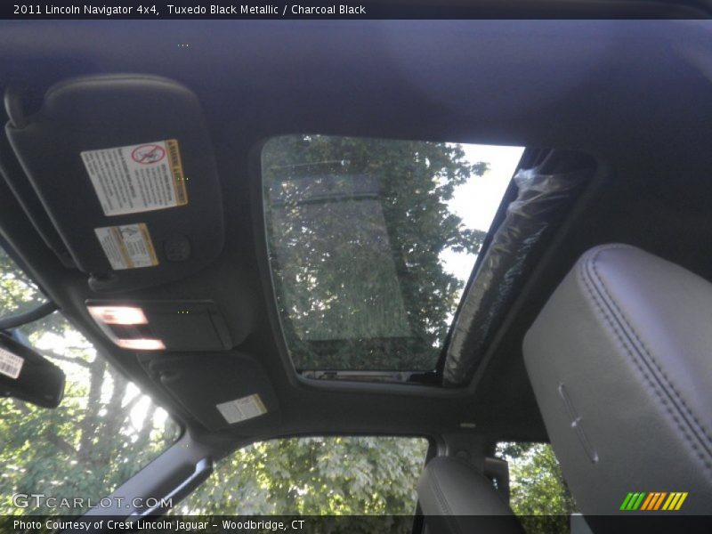 Tuxedo Black Metallic / Charcoal Black 2011 Lincoln Navigator 4x4