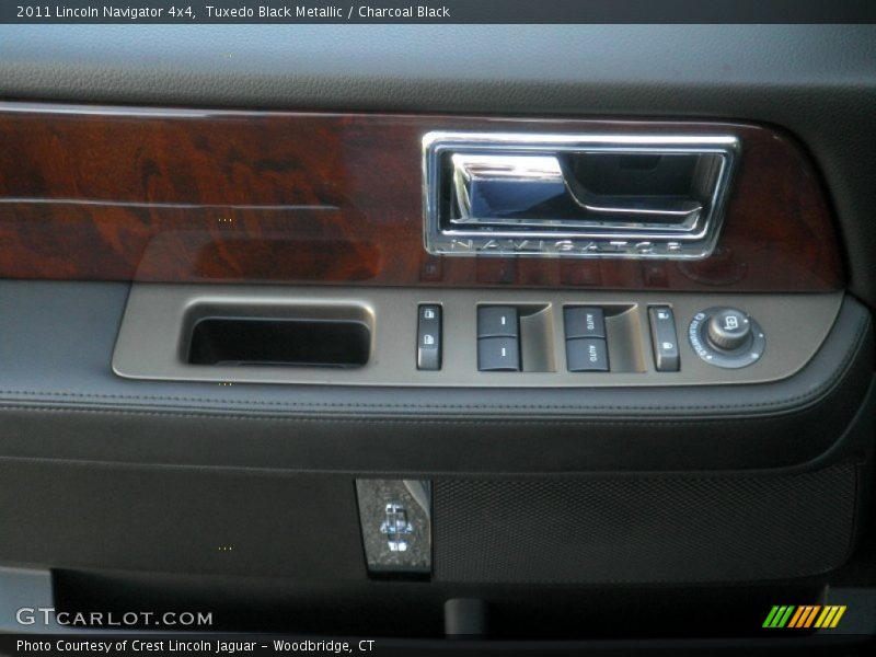 Tuxedo Black Metallic / Charcoal Black 2011 Lincoln Navigator 4x4
