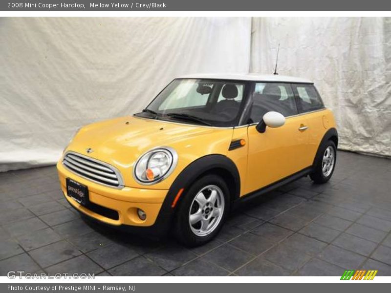 Front 3/4 View of 2008 Cooper Hardtop
