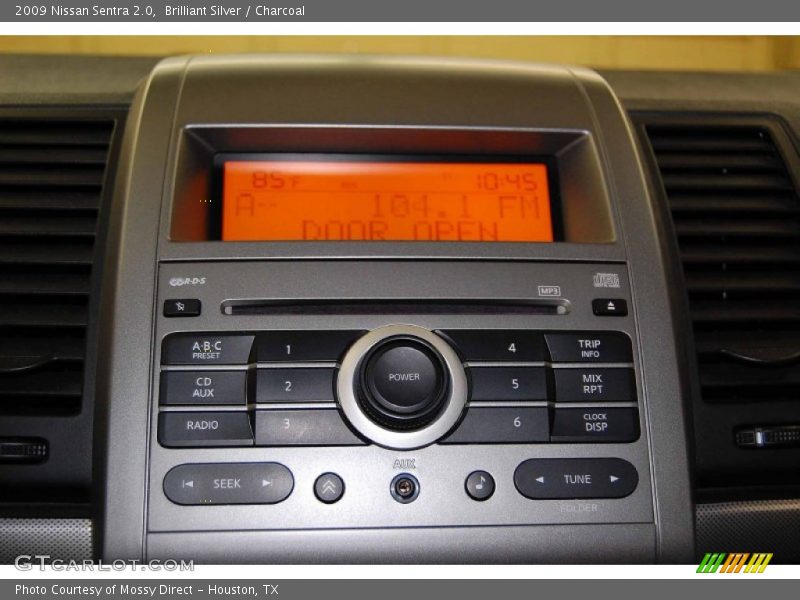 Brilliant Silver / Charcoal 2009 Nissan Sentra 2.0