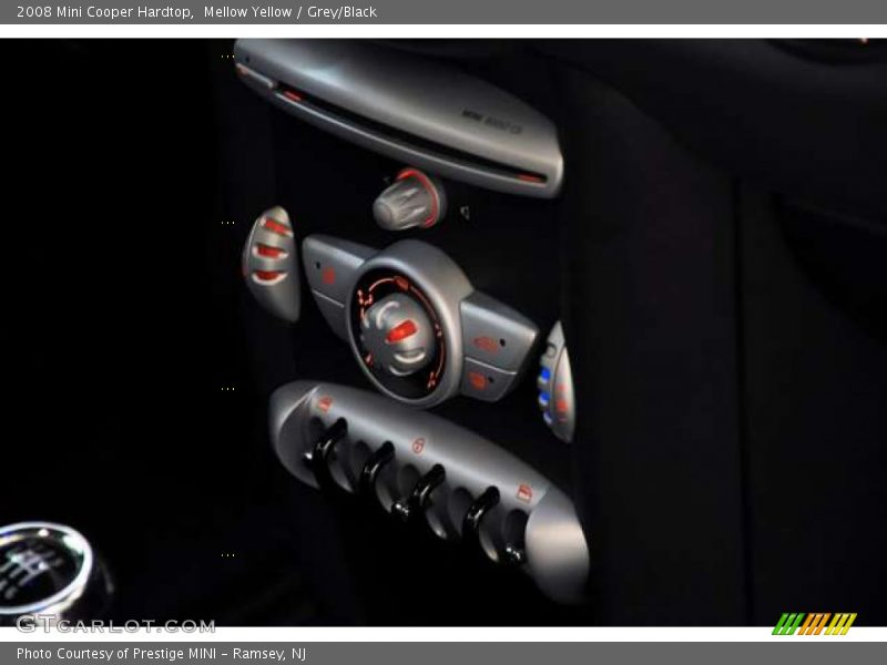 Controls of 2008 Cooper Hardtop
