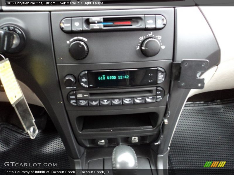 Bright Silver Metallic / Light Taupe 2006 Chrysler Pacifica