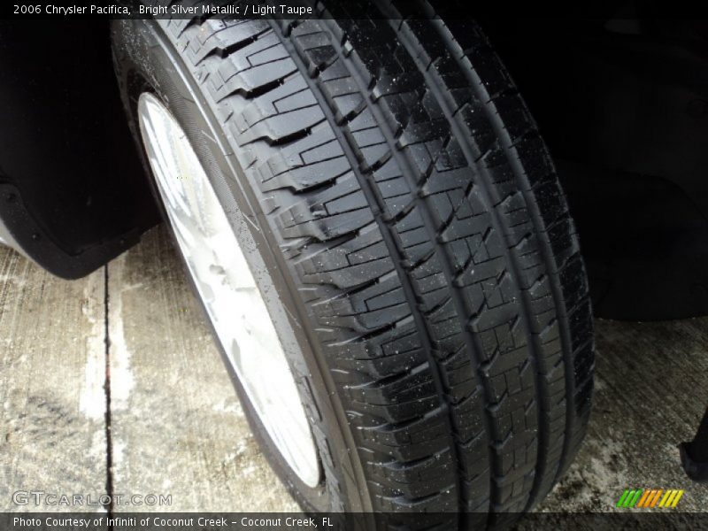 Bright Silver Metallic / Light Taupe 2006 Chrysler Pacifica