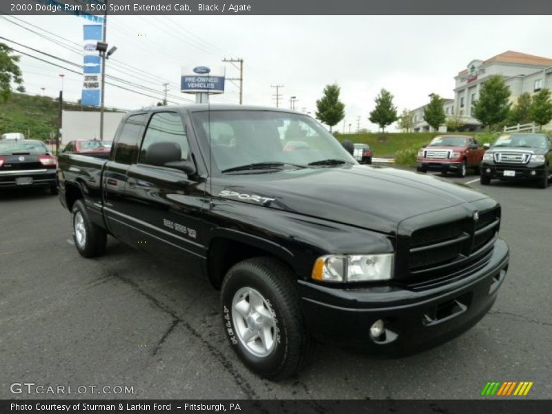 Front 3/4 View of 2000 Ram 1500 Sport Extended Cab