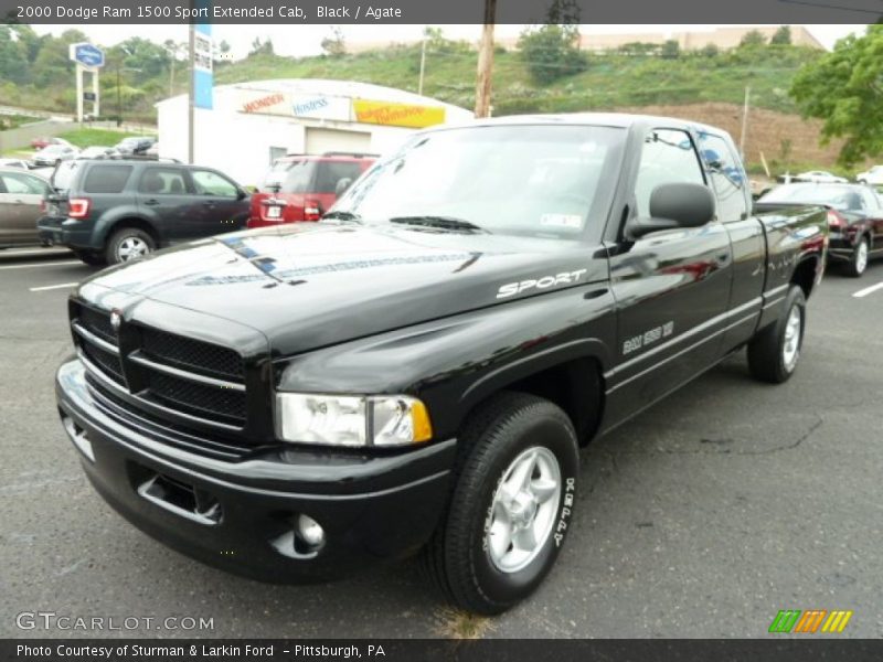 Front 3/4 View of 2000 Ram 1500 Sport Extended Cab