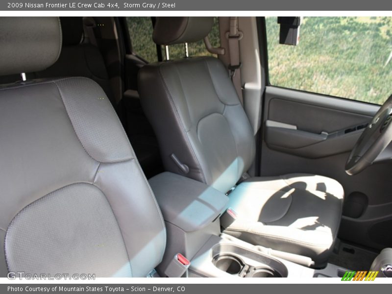 Storm Gray / Steel 2009 Nissan Frontier LE Crew Cab 4x4