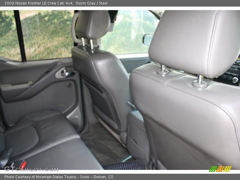Storm Gray / Steel 2009 Nissan Frontier LE Crew Cab 4x4