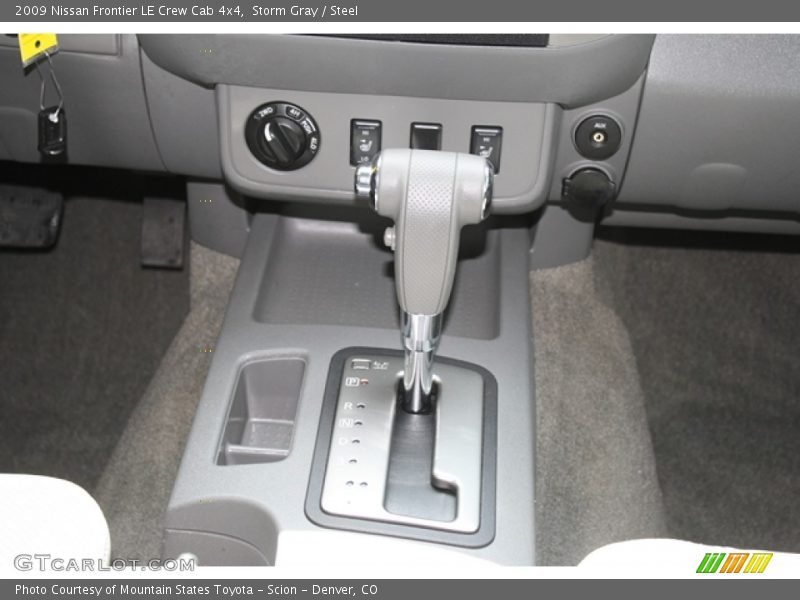 Storm Gray / Steel 2009 Nissan Frontier LE Crew Cab 4x4