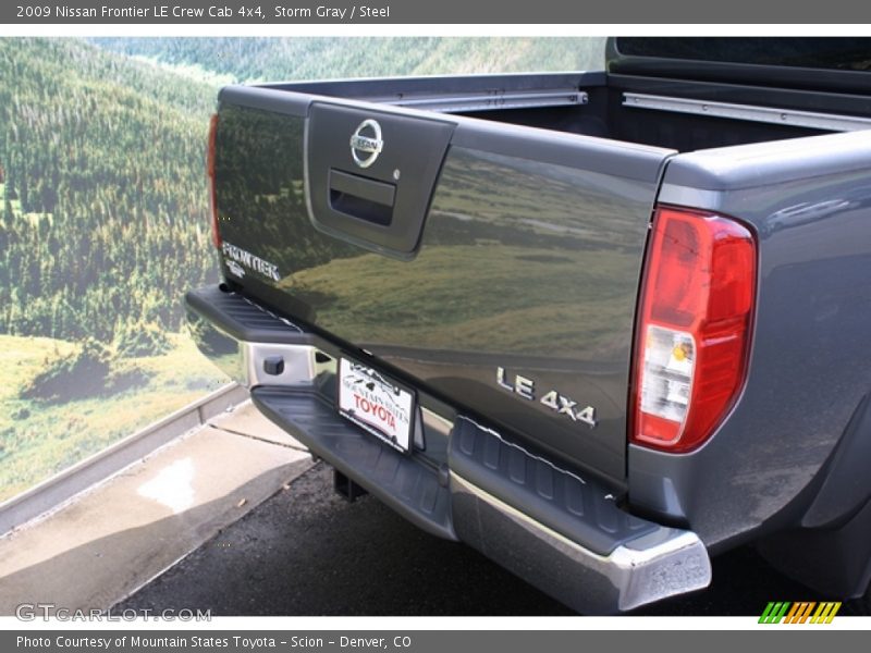 Storm Gray / Steel 2009 Nissan Frontier LE Crew Cab 4x4
