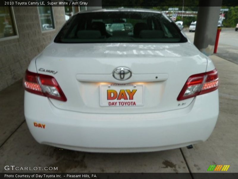 Super White / Ash Gray 2010 Toyota Camry LE