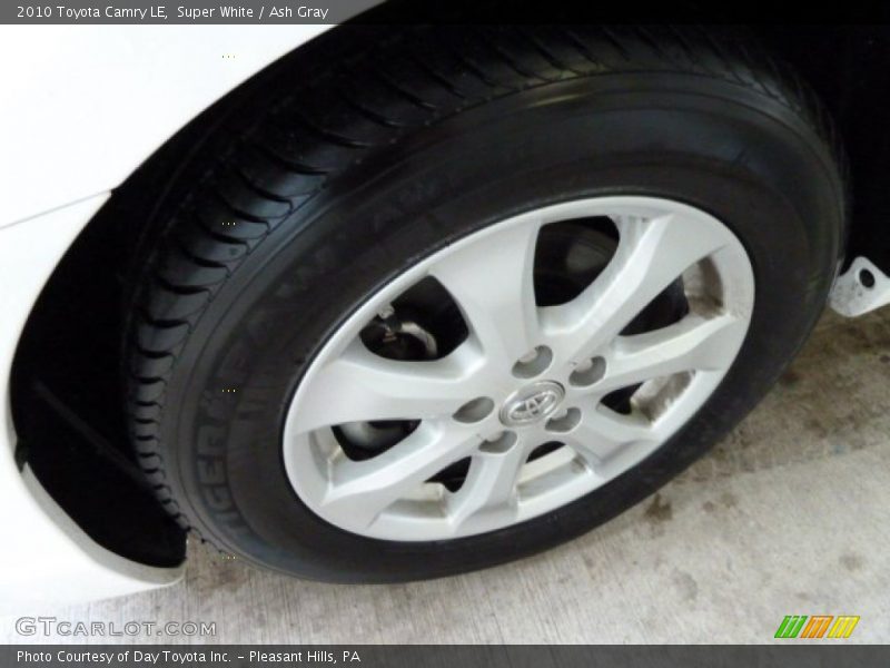 Super White / Ash Gray 2010 Toyota Camry LE