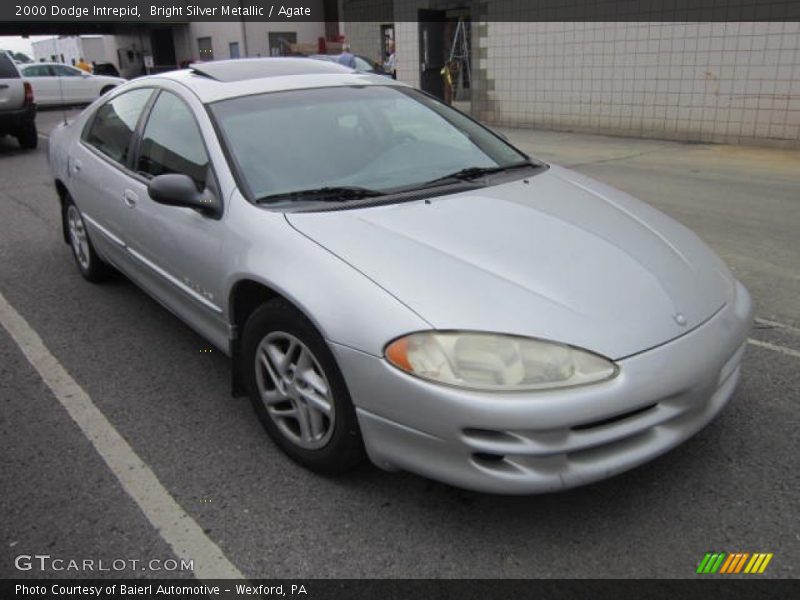 Front 3/4 View of 2000 Intrepid 