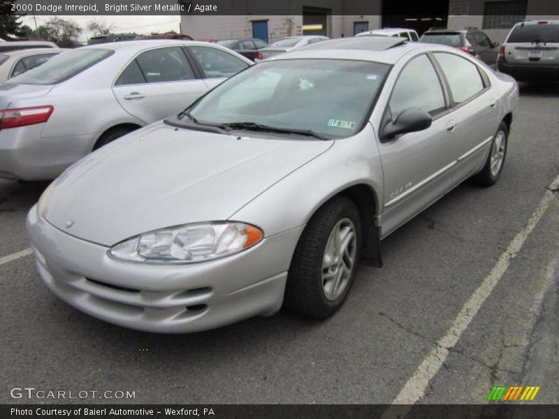 Front 3/4 View of 2000 Intrepid 