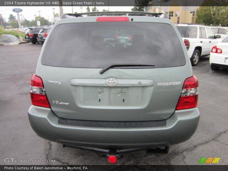 Oasis Green Pearl / Ivory 2004 Toyota Highlander V6 4WD