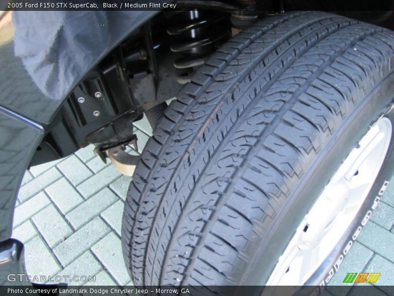 Black / Medium Flint Grey 2005 Ford F150 STX SuperCab