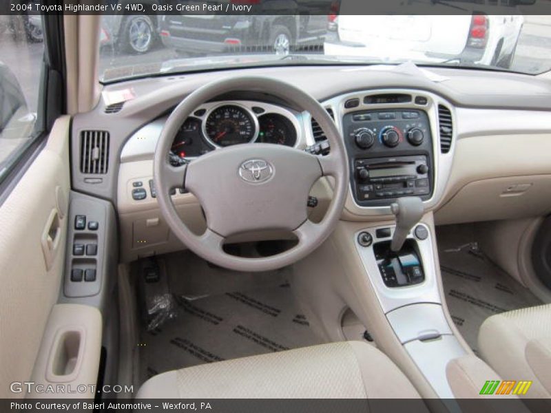 Oasis Green Pearl / Ivory 2004 Toyota Highlander V6 4WD