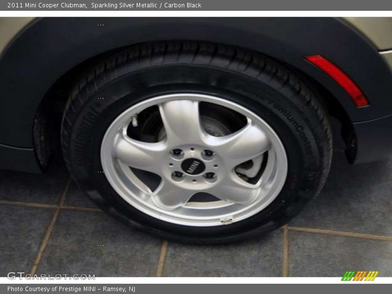 Sparkling Silver Metallic / Carbon Black 2011 Mini Cooper Clubman
