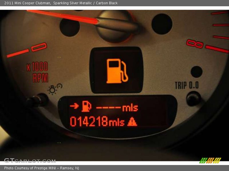 Sparkling Silver Metallic / Carbon Black 2011 Mini Cooper Clubman