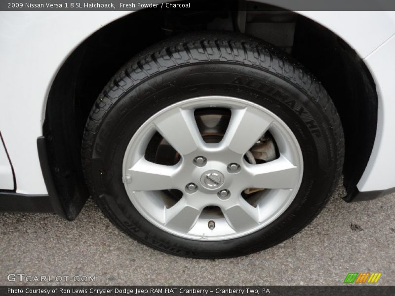 Fresh Powder / Charcoal 2009 Nissan Versa 1.8 SL Hatchback