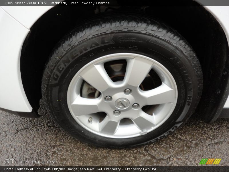Fresh Powder / Charcoal 2009 Nissan Versa 1.8 SL Hatchback