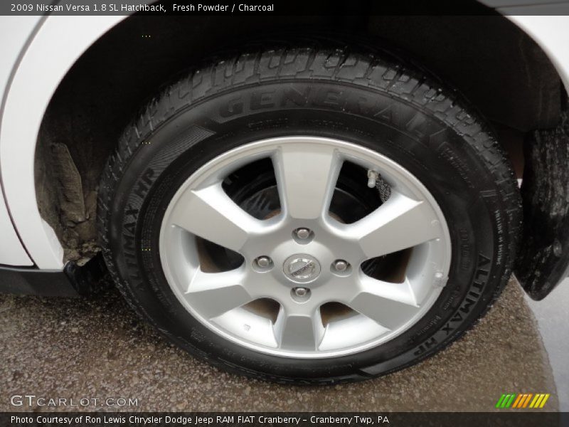 Fresh Powder / Charcoal 2009 Nissan Versa 1.8 SL Hatchback