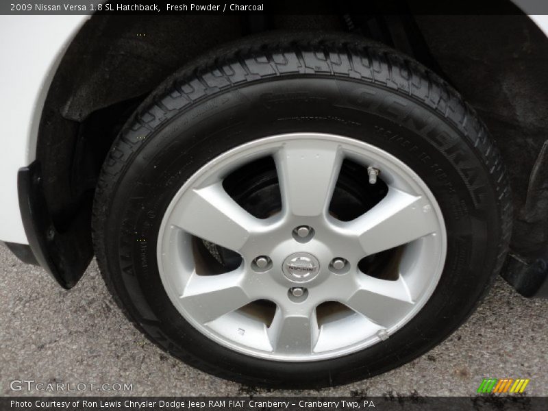 Fresh Powder / Charcoal 2009 Nissan Versa 1.8 SL Hatchback