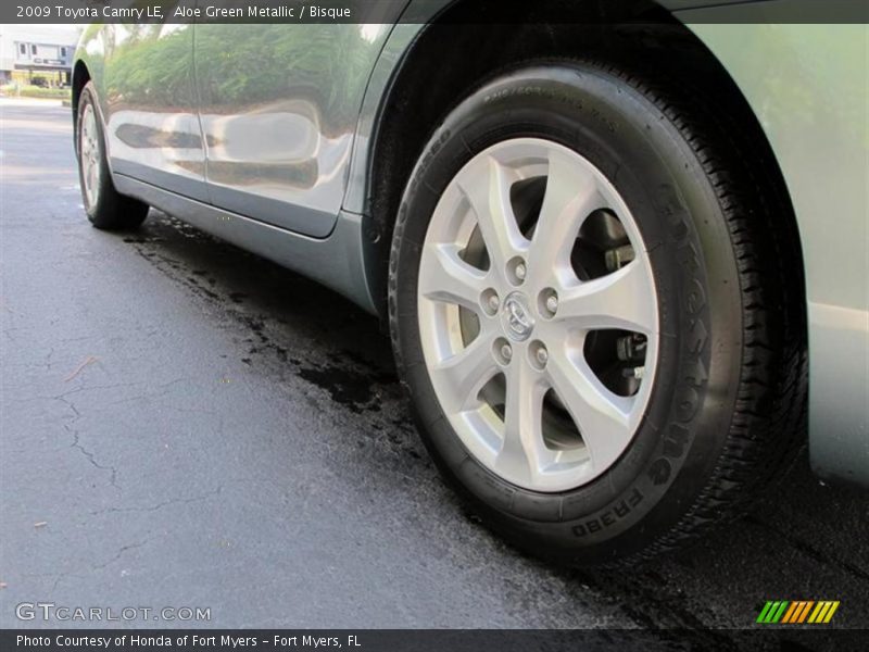 Aloe Green Metallic / Bisque 2009 Toyota Camry LE