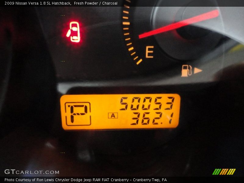 Fresh Powder / Charcoal 2009 Nissan Versa 1.8 SL Hatchback