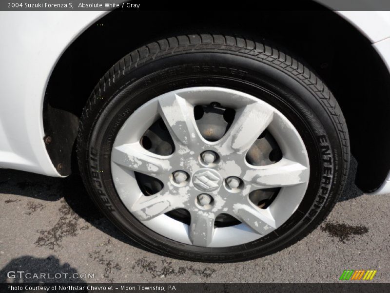 Absolute White / Gray 2004 Suzuki Forenza S