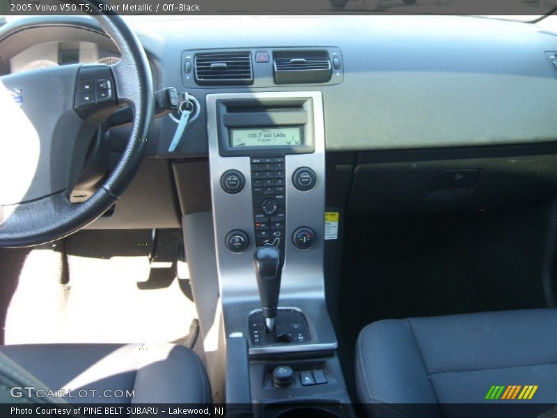 Silver Metallic / Off-Black 2005 Volvo V50 T5