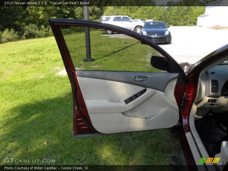 Tuscan Sun Red / Blond 2010 Nissan Altima 2.5 S