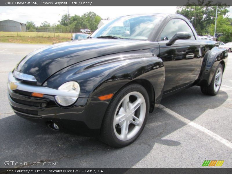 Front 3/4 View of 2004 SSR 