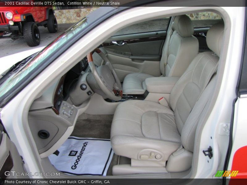  2001 DeVille DTS Sedan Neutral Shale Interior