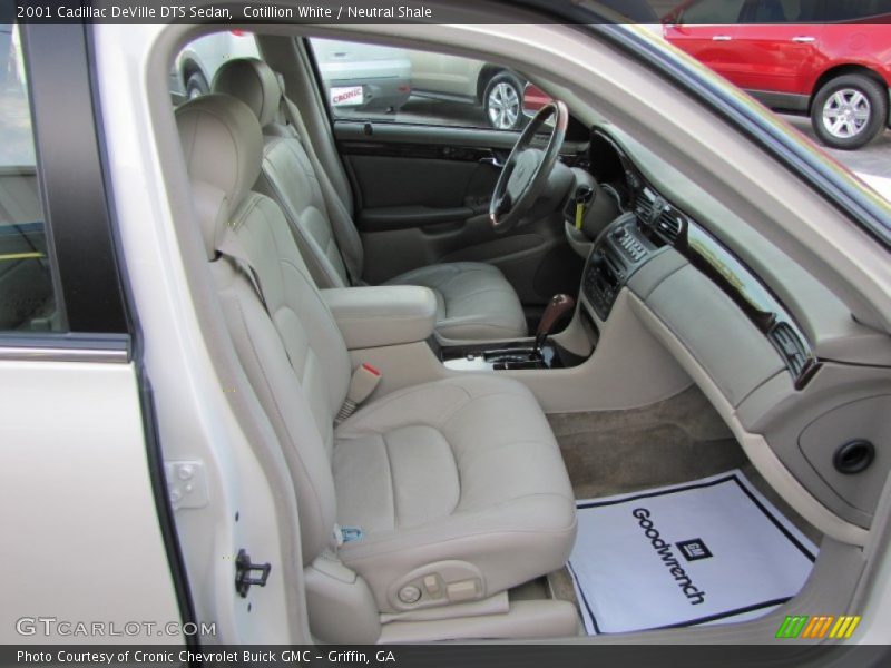  2001 DeVille DTS Sedan Neutral Shale Interior