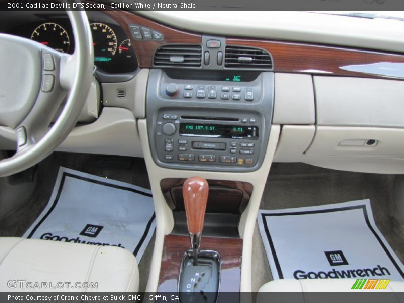 Controls of 2001 DeVille DTS Sedan