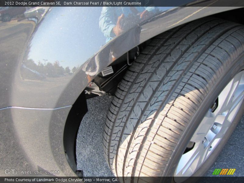 Dark Charcoal Pearl / Black/Light Graystone 2012 Dodge Grand Caravan SE