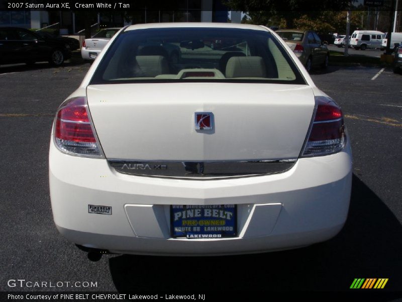 Cream White / Tan 2007 Saturn Aura XE