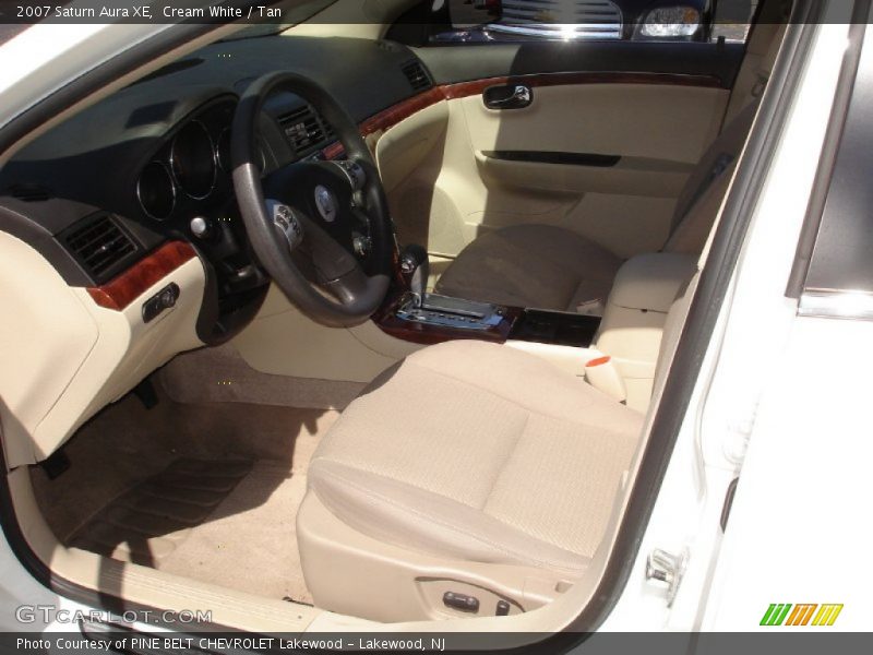 Cream White / Tan 2007 Saturn Aura XE
