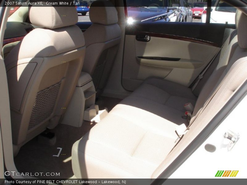 Cream White / Tan 2007 Saturn Aura XE