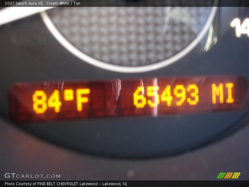 Cream White / Tan 2007 Saturn Aura XE